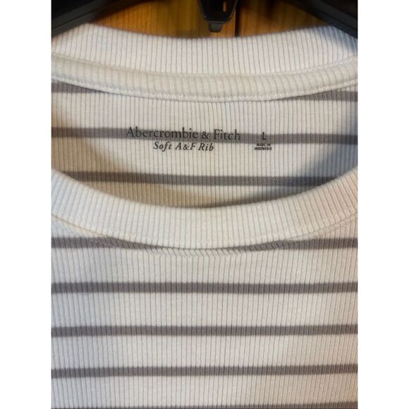Abercrombie & Fitch Soft AF Long Sleeve Cropped Rib Crew Shirt Size Large (5814) - Picture 3 of 4